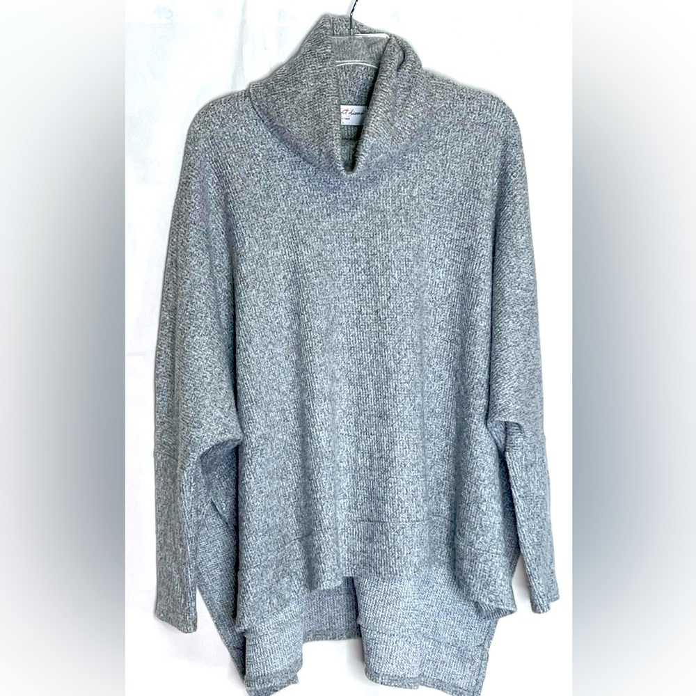 Discount Divas Boutique size Large oversized Grey